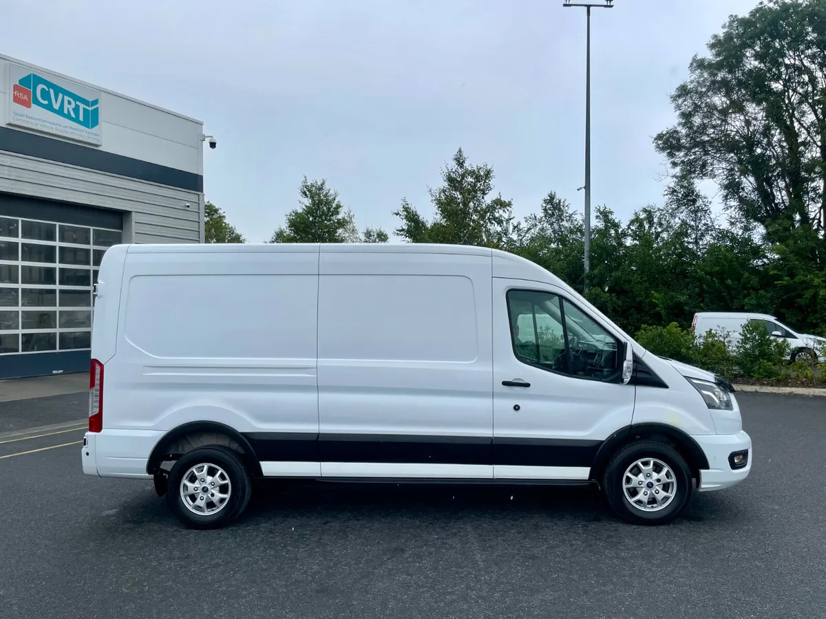 2021 FORD TRANSIT 350L LIMITED LWB - Furgon: 4 kép. 2021 FORD TRANSIT 350L LIMITED LWB - Furgon: 4 kép.
