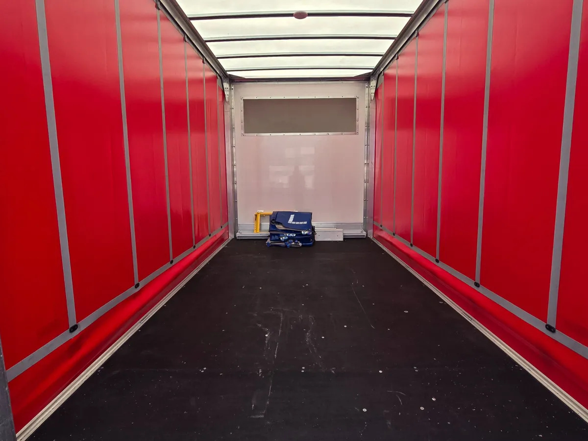 NEW Renault Master Red Edition Curtain Side - Ponyvás kisteherautó: 5 kép. NEW Renault Master Red Edition Curtain Side - Ponyvás kisteherautó: 5 kép.