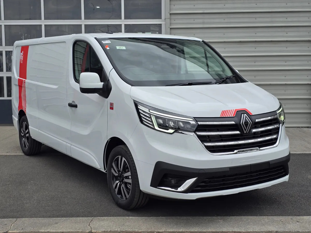 NEW Renault Trafic Exclusive 170BHP/150BHP Auto White - Furgon: 1 kép. NEW Renault Trafic Exclusive 170BHP/150BHP Auto White - Furgon: 1 kép.