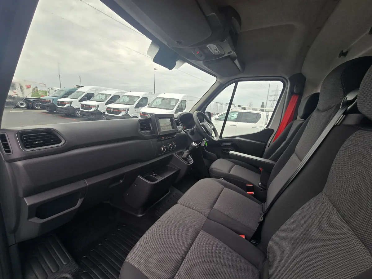 New Renault Master L4H2 RWD - Furgon: 3 kép. New Renault Master L4H2 RWD - Furgon: 3 kép.