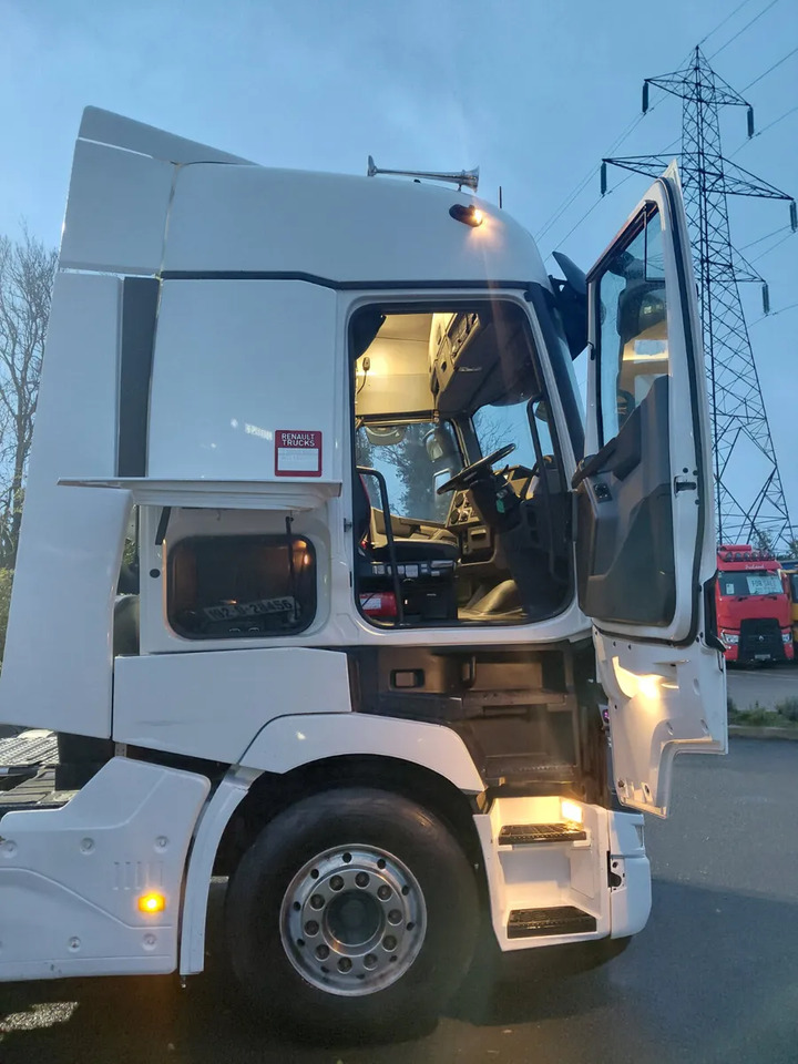 2019 Renault T-High 480 - Nyergesvontató: 3 kép. 2019 Renault T-High 480 - Nyergesvontató: 3 kép.