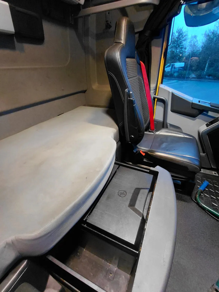 2019 Renault T-High 520 - Nyergesvontató: 4 kép. 2019 Renault T-High 520 - Nyergesvontató: 4 kép.