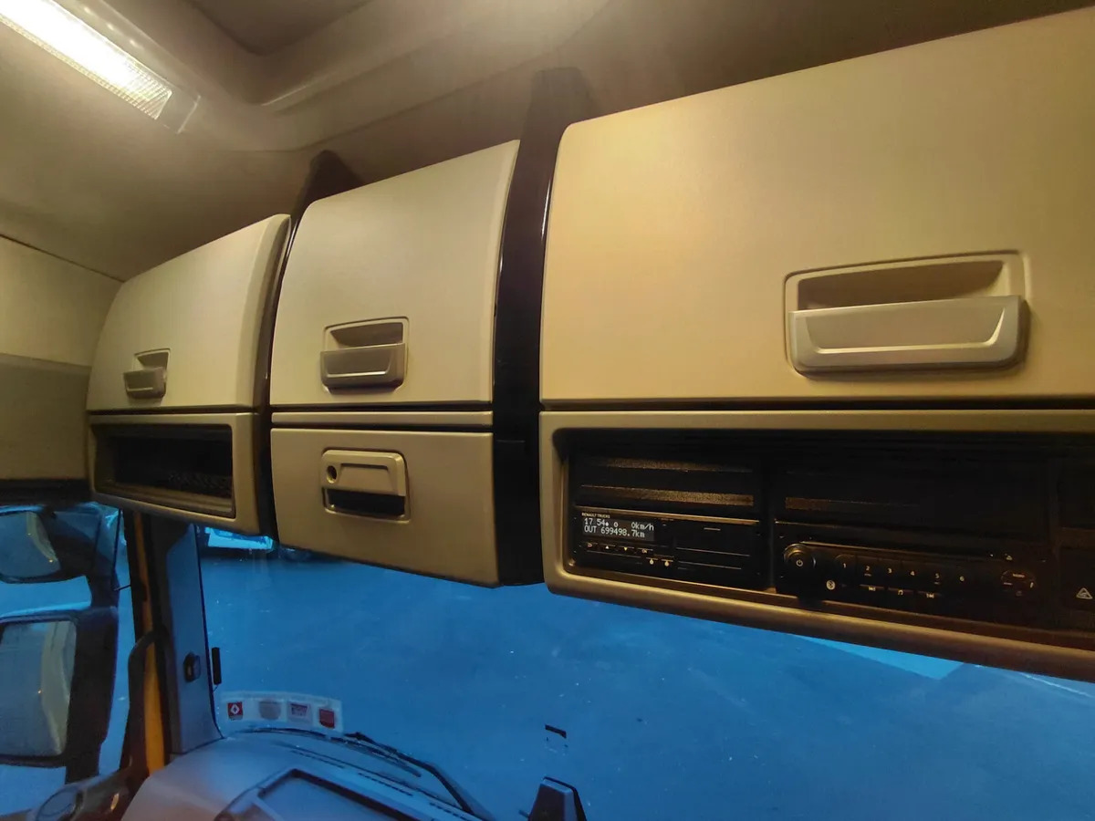 2019 Renault T-High 520 - Nyergesvontató: 2 kép. 2019 Renault T-High 520 - Nyergesvontató: 2 kép.