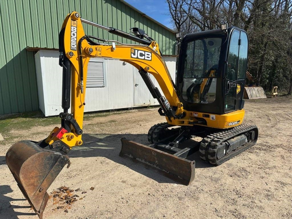 JCB 8025 ZTSL - Minikotró: 5 kép. JCB 8025 ZTSL - Minikotró: 5 kép.