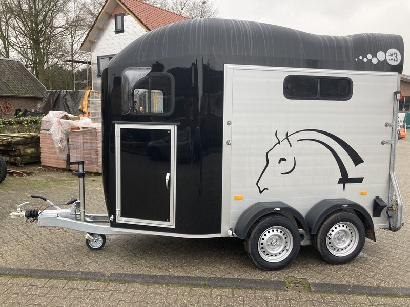 CHEVAL Liberté Gold 3 met zadelkamer - Lószállító utánfutó: 3 kép. CHEVAL Liberté Gold 3 met zadelkamer - Lószállító utánfutó: 3 kép.