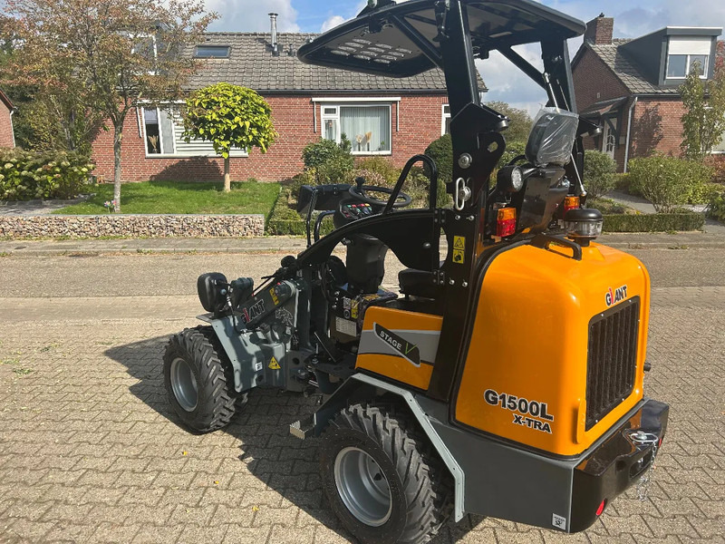 Giant G1500L X-tra - Gumikerekes homlokrakodó: 5 kép. Giant G1500L X-tra - Gumikerekes homlokrakodó: 5 kép.