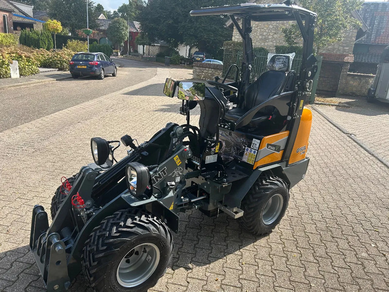 Giant G1500L X-tra - Gumikerekes homlokrakodó: 4 kép. Giant G1500L X-tra - Gumikerekes homlokrakodó: 4 kép.