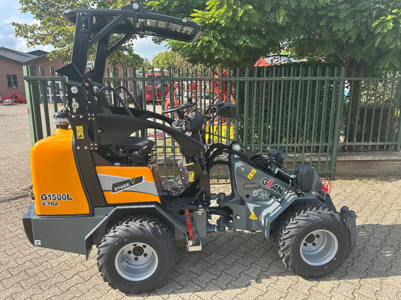 Giant G1500L X-tra - Gumikerekes homlokrakodó: 1 kép. Giant G1500L X-tra - Gumikerekes homlokrakodó: 1 kép.