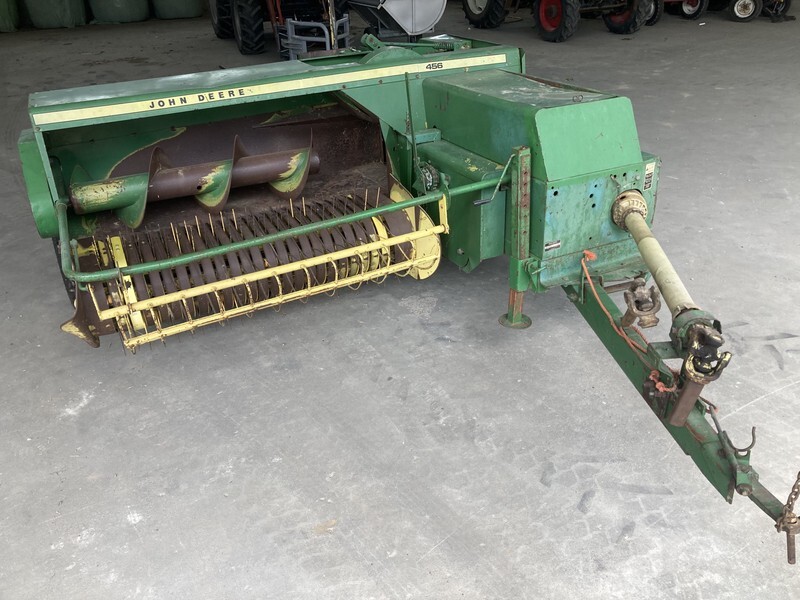 John Deere kleinpakkenpers 456 - Kocka bálázó: 3 kép. John Deere kleinpakkenpers 456 - Kocka bálázó: 3 kép.