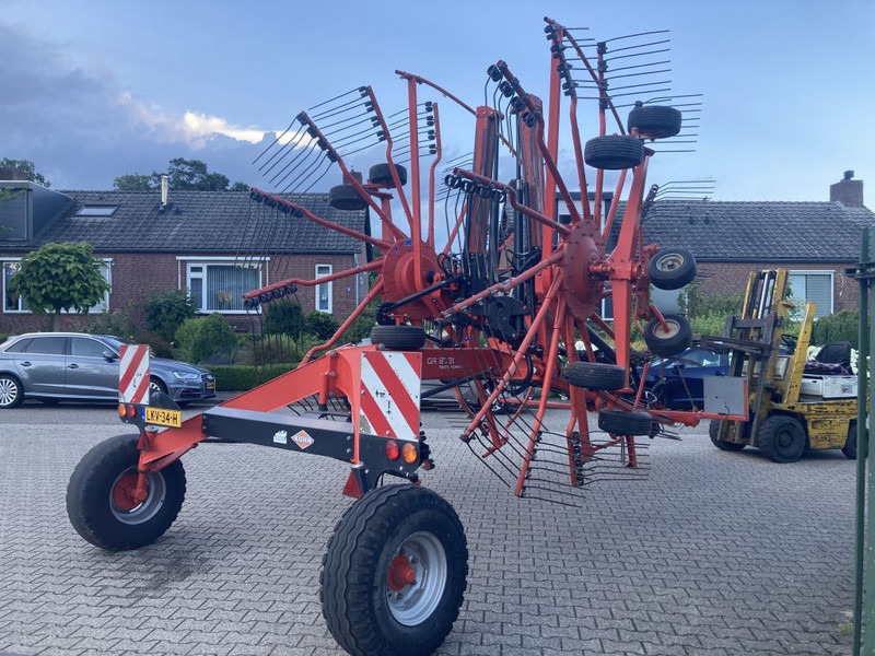 Kuhn GA8731 - Szénaforgató: 1 kép. Kuhn GA8731 - Szénaforgató: 1 kép.