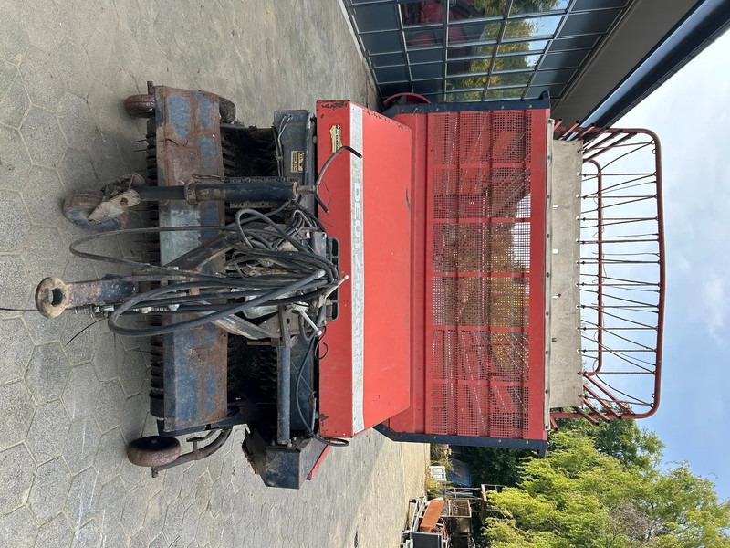 Deutz Fahr K570 - Mezőgazdasági gépek: 3 kép. Deutz Fahr K570 - Mezőgazdasági gépek: 3 kép.