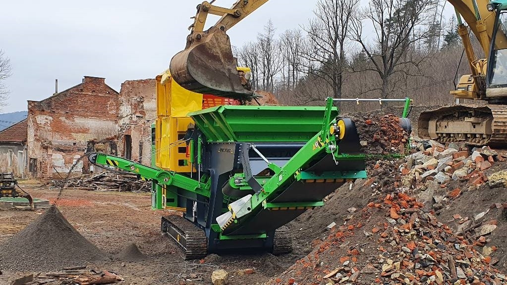 Resta CH1 710x500, CK6 710x500 - Mobil törőgép: 3 kép. Resta CH1 710x500, CK6 710x500 - Mobil törőgép: 3 kép.