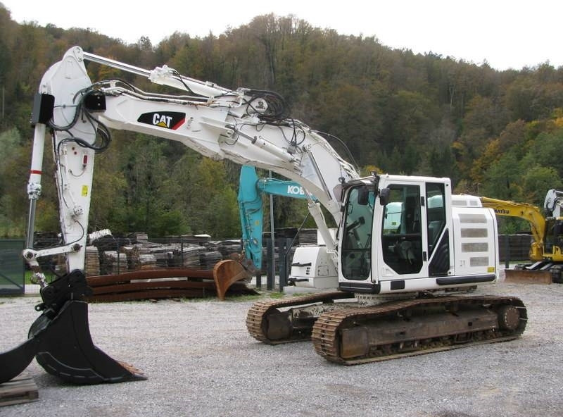 CAT 320E LRR 4 orodja - Lánctalpas kotró: 1 kép. CAT 320E LRR 4 orodja - Lánctalpas kotró: 1 kép.