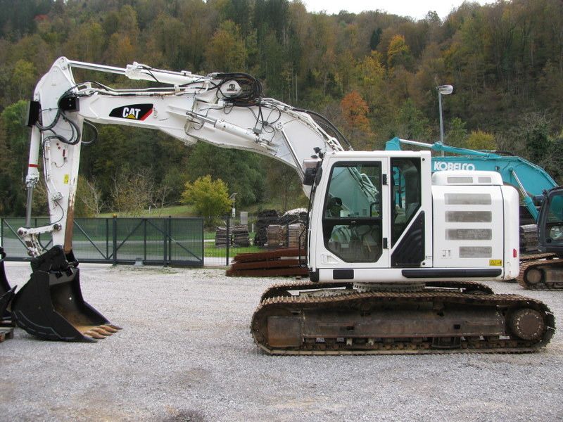 CATERPILLAR 320E LRR with 4 tools - Lánctalpas kotró: 3 kép. CATERPILLAR 320E LRR with 4 tools - Lánctalpas kotró: 3 kép.