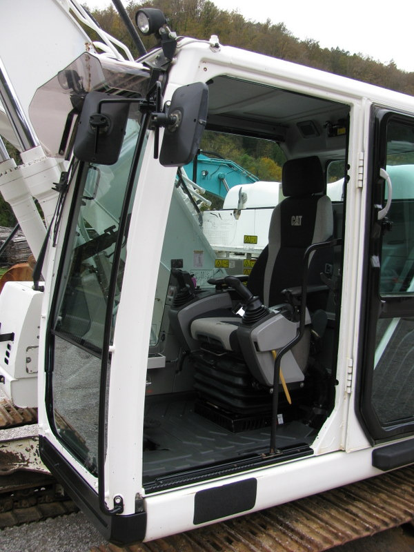 Lánctalpas kotró CATERPILLAR 320E LRR with 4 tools: 22 kép.