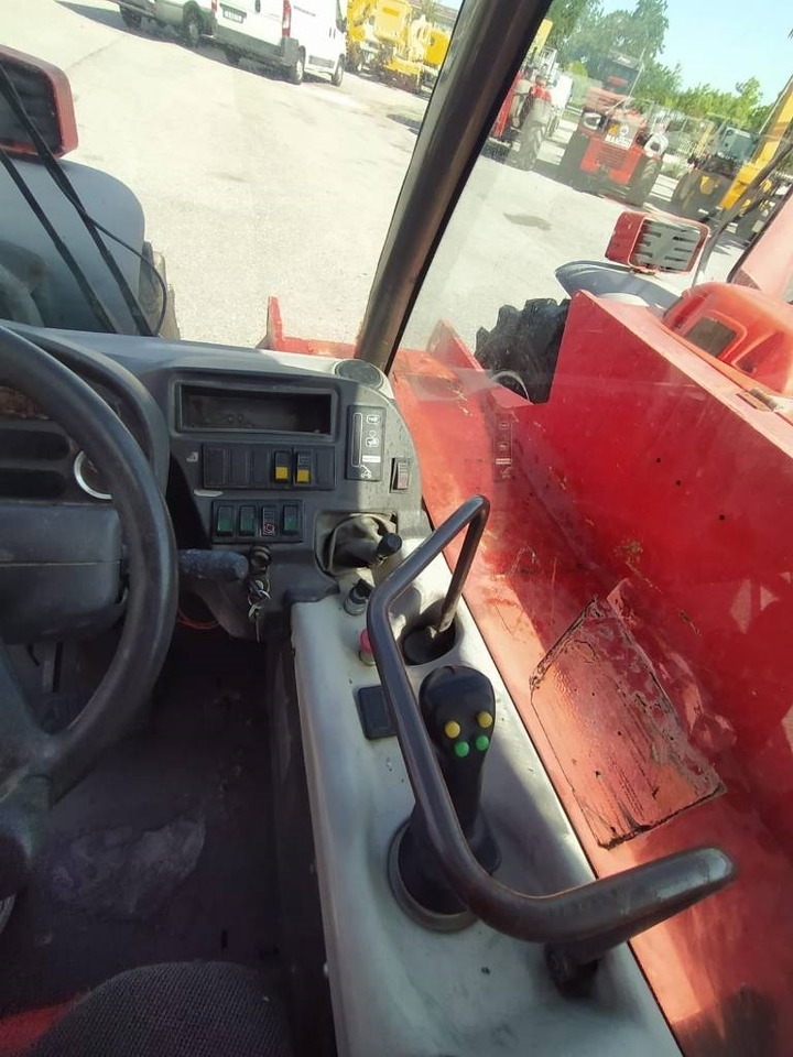Manitou 628 - Teleszkópos rakodó: 5 kép. Manitou 628 - Teleszkópos rakodó: 5 kép.