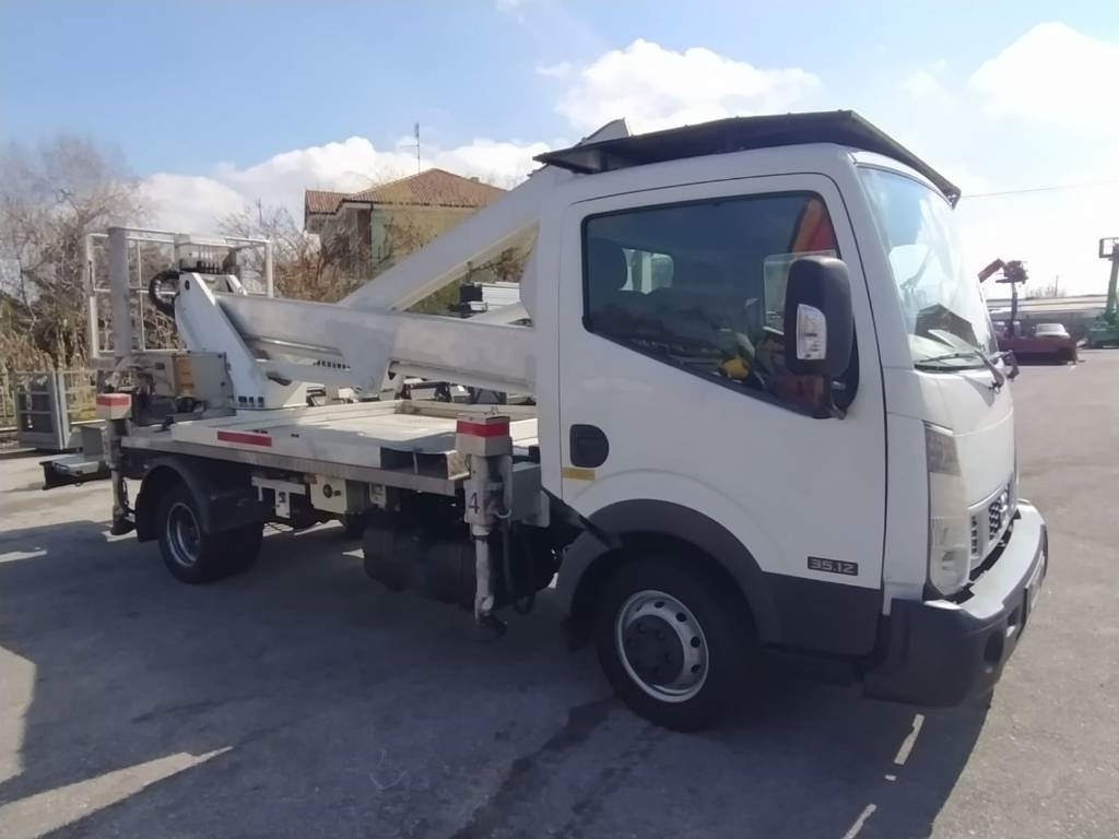 Multitel HX200 - Emelőkosaras teherautó: 5 kép. Multitel HX200 - Emelőkosaras teherautó: 5 kép.