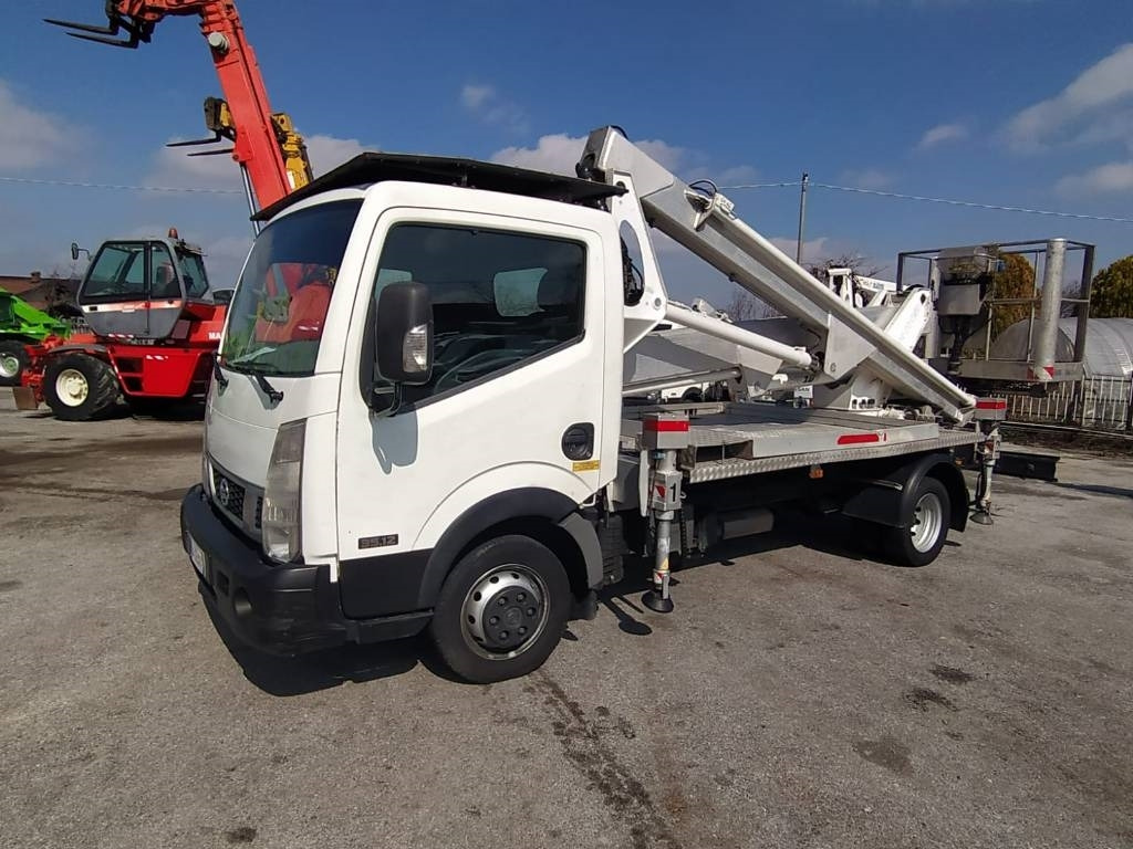 Multitel hx200xe - Emelőkosaras teherautó: 1 kép. Multitel hx200xe - Emelőkosaras teherautó: 1 kép.
