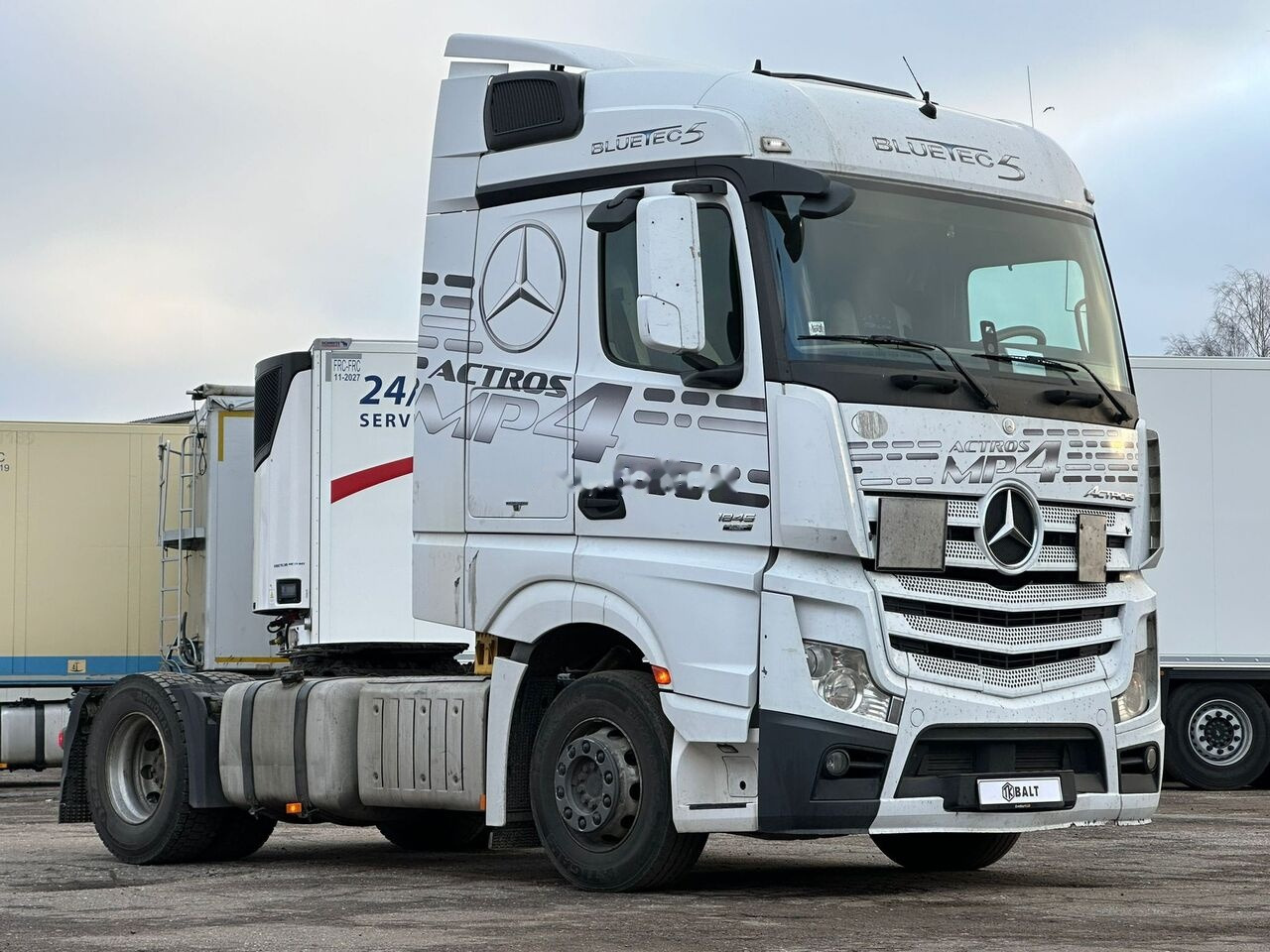 Mercedes-Benz Actros 1845 - Nyergesvontató: 2 kép. Mercedes-Benz Actros 1845 - Nyergesvontató: 2 kép.