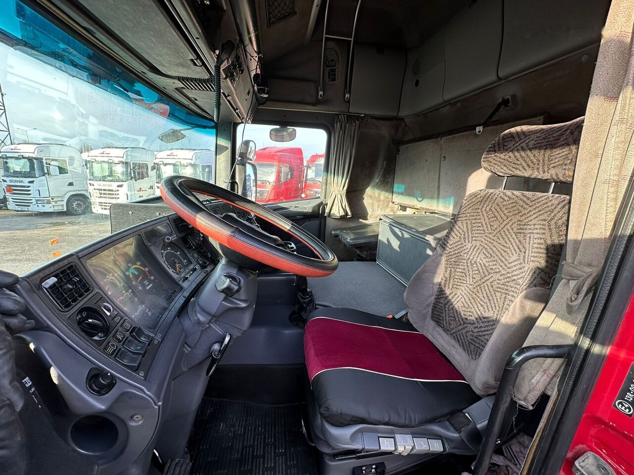 Nyergesvontató Scania R124: 8 kép. Nyergesvontató Scania R124: 8 kép.