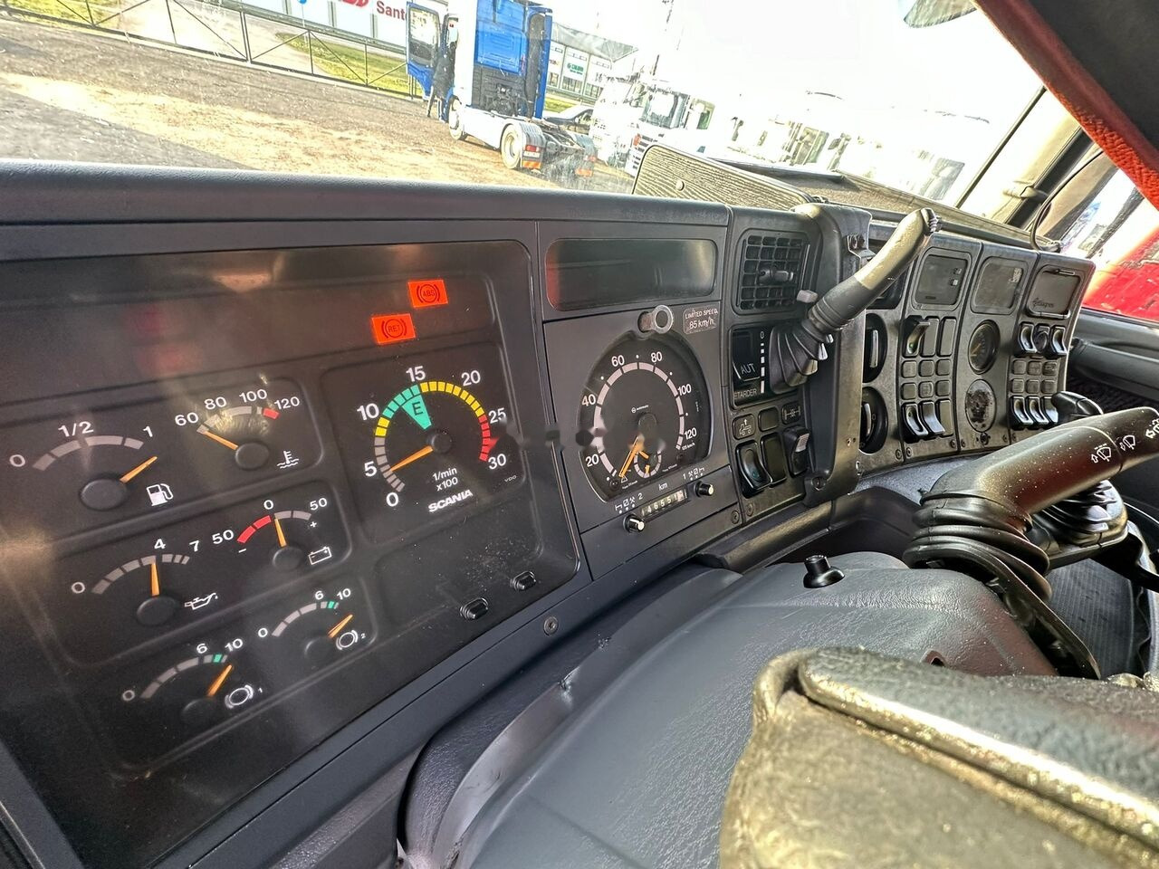 Nyergesvontató Scania R124: 10 kép. Nyergesvontató Scania R124: 10 kép.