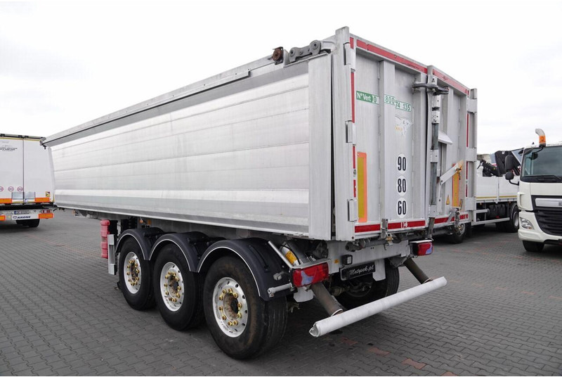 Benalu WYWROTKA / 26 m3 / ALUMINIOWA / OŚ PODNOSZONA / WAGA: 5 000 KG / - Félpótkocsi billenőplatós: 3 kép. Benalu WYWROTKA / 26 m3 / ALUMINIOWA / OŚ PODNOSZONA / WAGA: 5 000 KG / - Félpótkocsi billenőplatós: 3 kép.