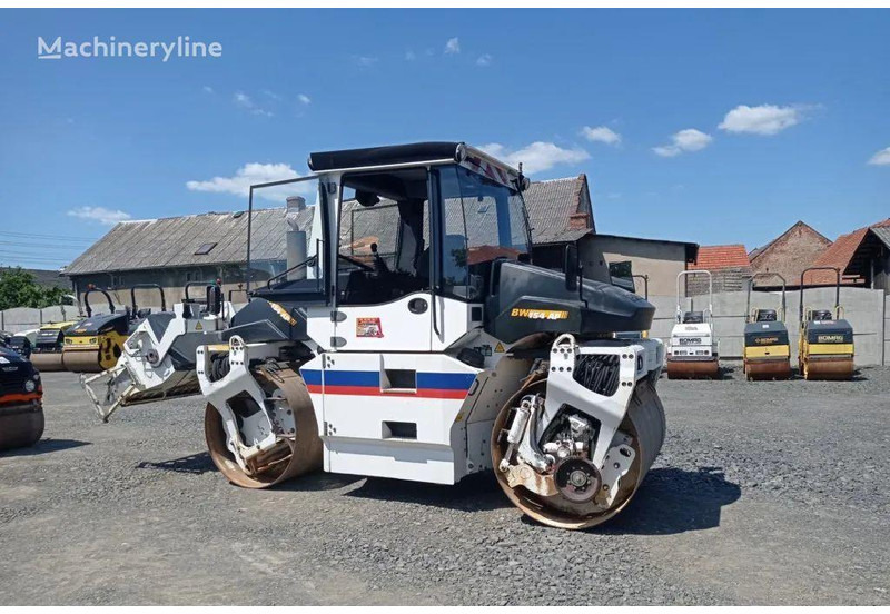 Bomag BW 154 AP - Henger: 2 kép. Bomag BW 154 AP - Henger: 2 kép.