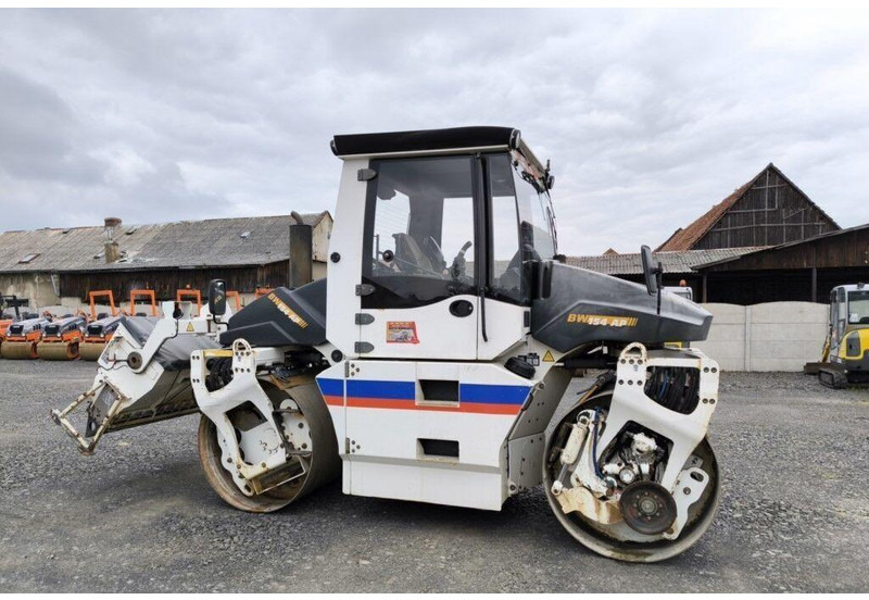 Bomag BW 154 AP - Road roller+BS 150 type seeder - Henger: 5 kép. Bomag BW 154 AP - Road roller+BS 150 type seeder - Henger: 5 kép.