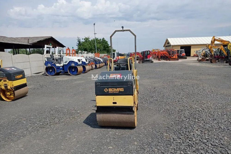 Bomag BW 80 road roller - Henger: 2 kép. Bomag BW 80 road roller - Henger: 2 kép.