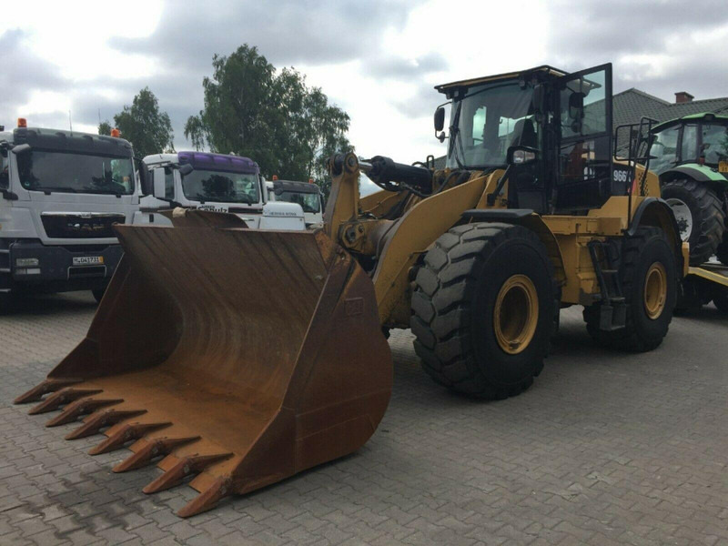 Caterpillar 966 K - Gumikerekes homlokrakodó: 1 kép. Caterpillar 966 K - Gumikerekes homlokrakodó: 1 kép.