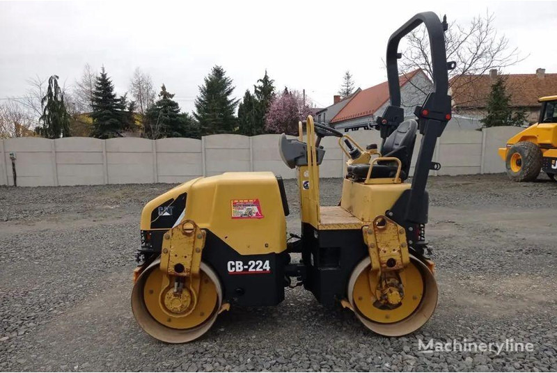 Caterpillar CB -224 Úthenger - Henger: 2 kép. Caterpillar CB -224 Úthenger - Henger: 2 kép.