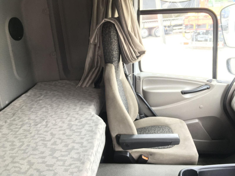 DAF CF 65.220 - Alvaz teherautó: 4 kép. DAF CF 65.220 - Alvaz teherautó: 4 kép.