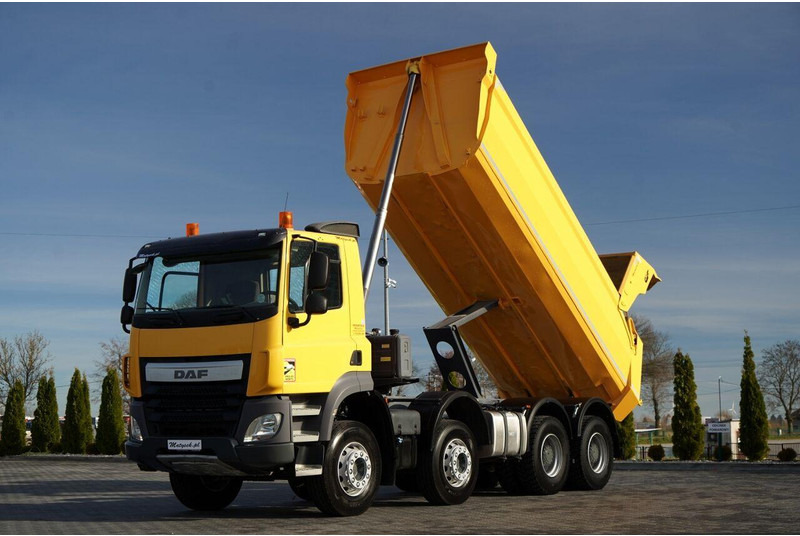 DAF CF 85.410 / 8x4 / WYWROTKA TYLNOZSYPOWA / HYDROKLAPA / OPONY 1 - Billenőplatós teherautó: 4 kép. DAF CF 85.410 / 8x4 / WYWROTKA TYLNOZSYPOWA / HYDROKLAPA / OPONY 1 - Billenőplatós teherautó: 4 kép.