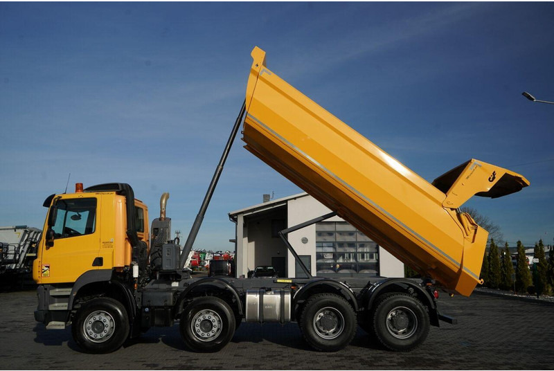 DAF CF 85.410 / 8x4 / WYWROTKA TYLNOZSYPOWA / HYDROKLAPA / OPONY 1 - Billenőplatós teherautó: 5 kép. DAF CF 85.410 / 8x4 / WYWROTKA TYLNOZSYPOWA / HYDROKLAPA / OPONY 1 - Billenőplatós teherautó: 5 kép.