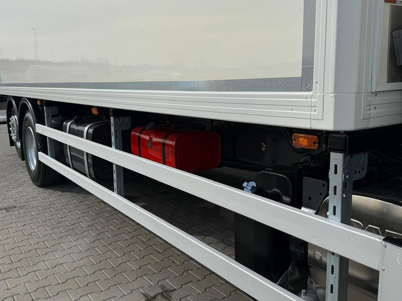 DAF CF XF 75.360 // 6x2 // E5 // chłodnia 21 Epal // sypialk lízing DAF CF XF 75.360 // 6x2 // E5 // chłodnia 21 Epal // sypialk: 15 kép.