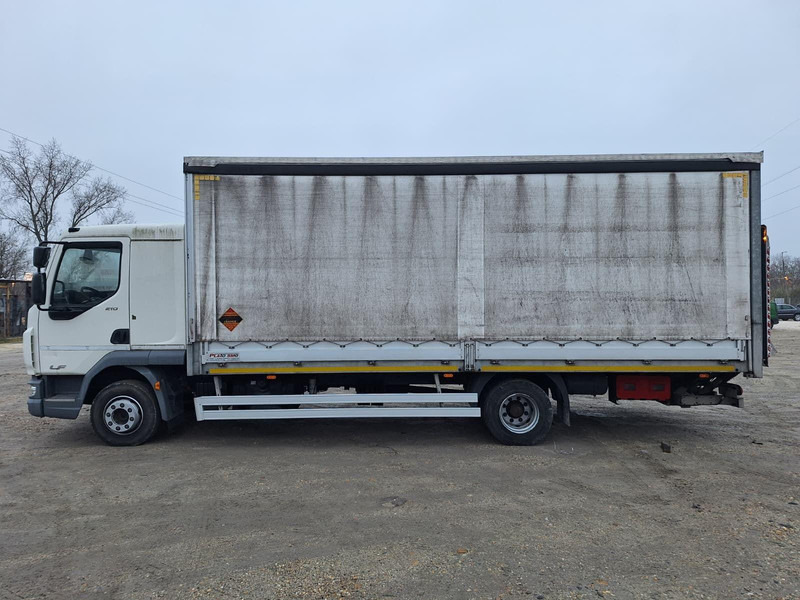 DAF LF 210 - Pritsche + Plane + DHollandia LBW 1000 kg - Dobozos felépítményű teherautó: 5 kép. DAF LF 210 - Pritsche + Plane + DHollandia LBW 1000 kg - Dobozos felépítményű teherautó: 5 kép.