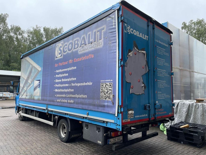 DAF LF210 FA - Dobozos felépítményű teherautó: 4 kép. DAF LF210 FA - Dobozos felépítményű teherautó: 4 kép.
