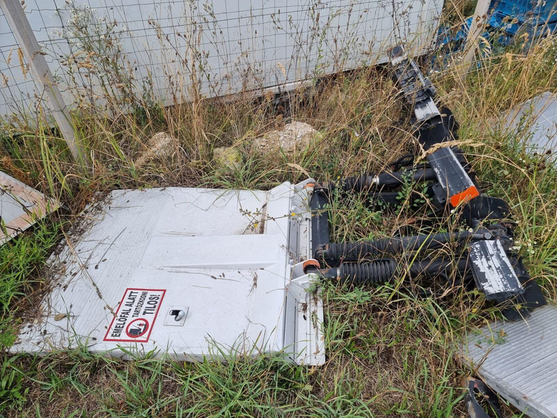 Dhollandia fél emelőhátfalak - DH 750 kg more pieces - Emelőhátfal - Teherautó: 5 kép. Dhollandia fél emelőhátfalak - DH 750 kg more pieces - Emelőhátfal - Teherautó: 5 kép.