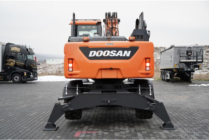 Doosan DX 140W / KOPARKA KOŁOWA / JOYSTICK / POWERTILT OBROTNICA / 201 - Gumikerekes kotró: 4 kép. Doosan DX 140W / KOPARKA KOŁOWA / JOYSTICK / POWERTILT OBROTNICA / 201 - Gumikerekes kotró: 4 kép.