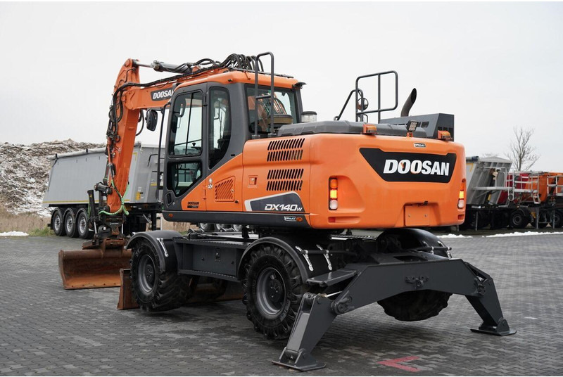 Doosan DX 140W / KOPARKA KOŁOWA / JOYSTICK / POWERTILT OBROTNICA - Gumikerekes kotró: 3 kép. Doosan DX 140W / KOPARKA KOŁOWA / JOYSTICK / POWERTILT OBROTNICA - Gumikerekes kotró: 3 kép.