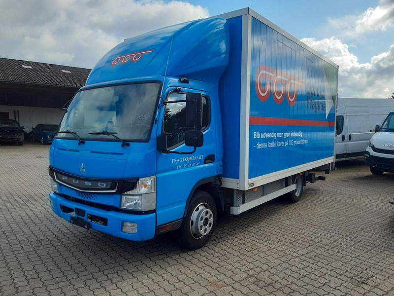 FUSO E CANTER 7C18 E 4X2 - Dobozos felépítményű teherautó: 2 kép. FUSO E CANTER 7C18 E 4X2 - Dobozos felépítményű teherautó: 2 kép.