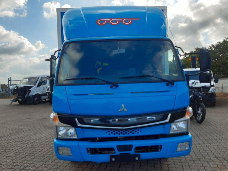 FUSO E CANTER 7C18 E 4X2 - Dobozos felépítményű teherautó: 3 kép. FUSO E CANTER 7C18 E 4X2 - Dobozos felépítményű teherautó: 3 kép.