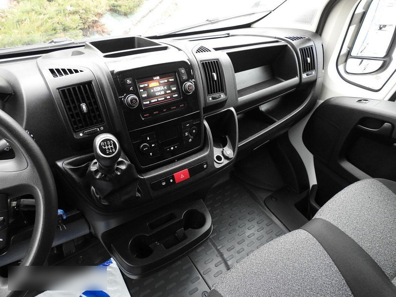 Ponyvás kisteherautó Fiat Ducato Pritsche + Plane: 15 kép. Ponyvás kisteherautó Fiat Ducato Pritsche + Plane: 15 kép.