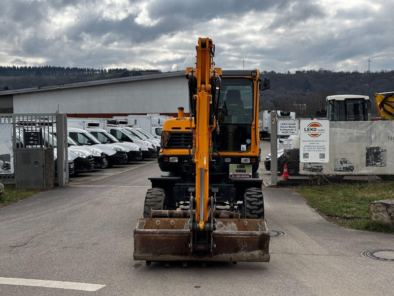 Hyundai Robex 55W-9A - Gumikerekes kotró: 3 kép. Hyundai Robex 55W-9A - Gumikerekes kotró: 3 kép.