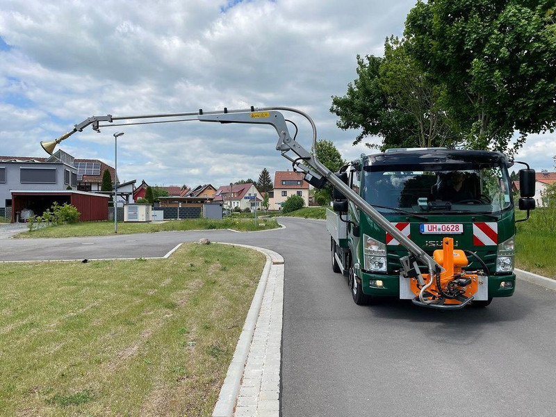 Isuzu NPR Locsolókocsi - Tartályos teherautó: 5 kép. Isuzu NPR Locsolókocsi - Tartályos teherautó: 5 kép.