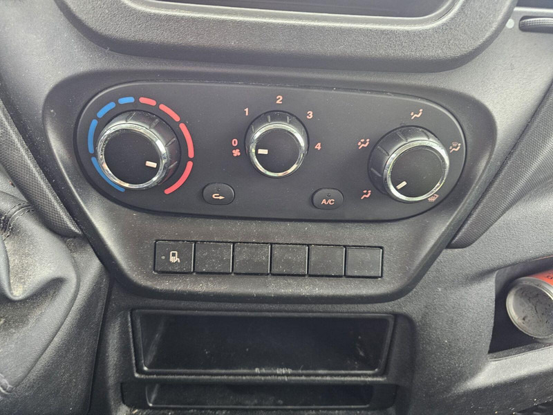 Hűtős kisteherautó Iveco 35-130 S - Carrier Pulsor 350 frigo: 19 kép. Hűtős kisteherautó Iveco 35-130 S - Carrier Pulsor 350 frigo: 19 kép.