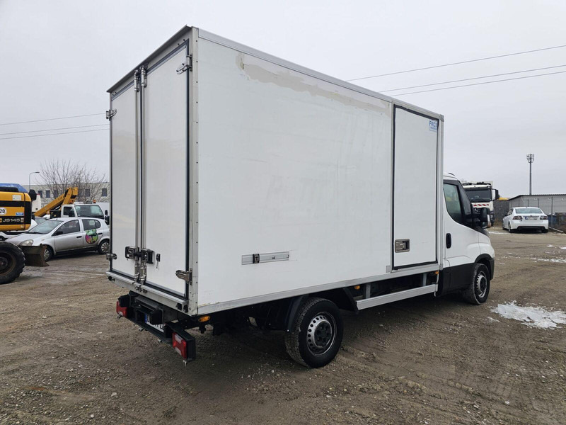 Hűtős kisteherautó Iveco 35-130 S - Carrier Pulsor 350 frigo: 8 kép. Hűtős kisteherautó Iveco 35-130 S - Carrier Pulsor 350 frigo: 8 kép.