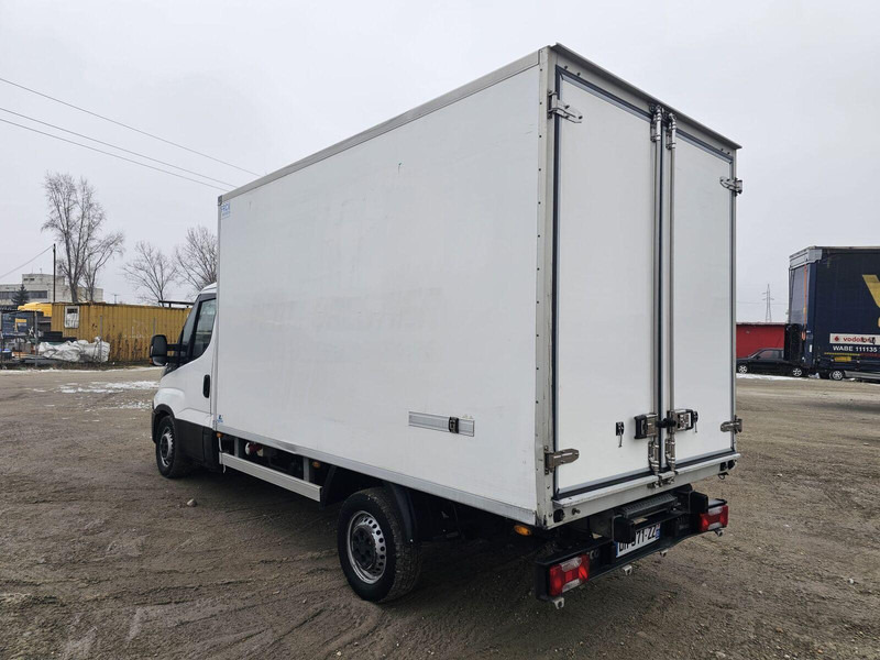 Hűtős kisteherautó Iveco 35-130 S - Carrier Pulsor 350 frigo: 6 kép. Hűtős kisteherautó Iveco 35-130 S - Carrier Pulsor 350 frigo: 6 kép.