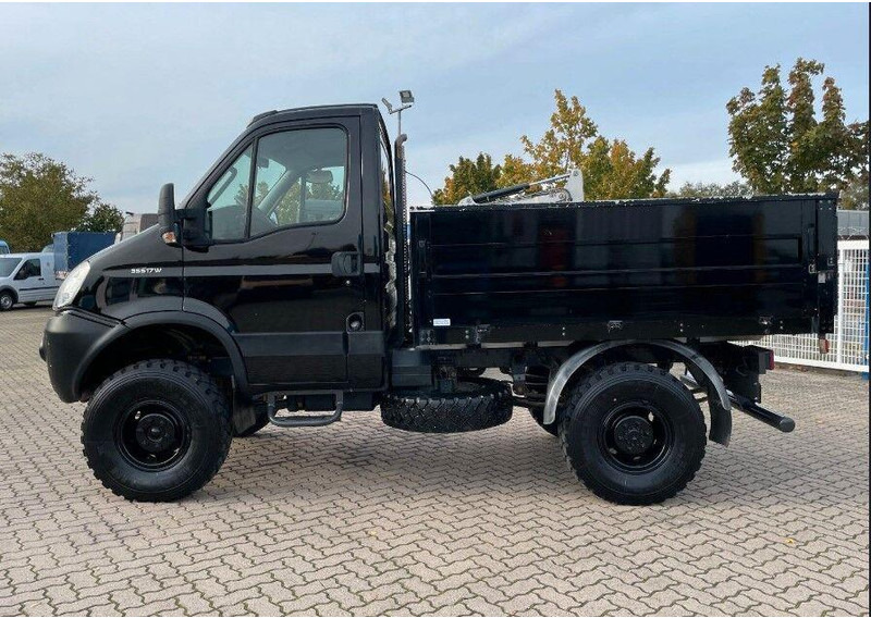 Iveco 35S17 W 4x4 Flatbed - Platós kisteherautó: 3 kép. Iveco 35S17 W 4x4 Flatbed - Platós kisteherautó: 3 kép.