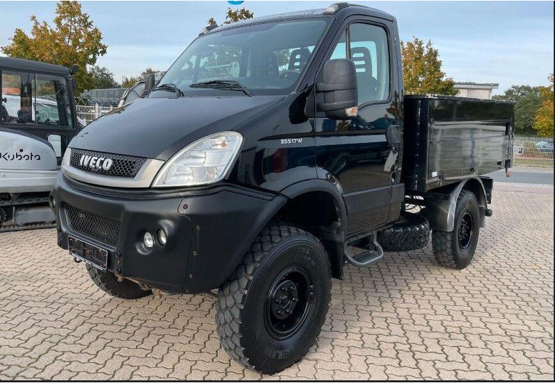 Iveco 35S17 W 4x4 Flatbed - Platós kisteherautó: 1 kép. Iveco 35S17 W 4x4 Flatbed - Platós kisteherautó: 1 kép.